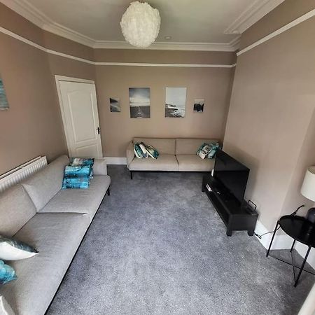 4 Bedroom House, 8 Min To City! Mánchester Exterior foto